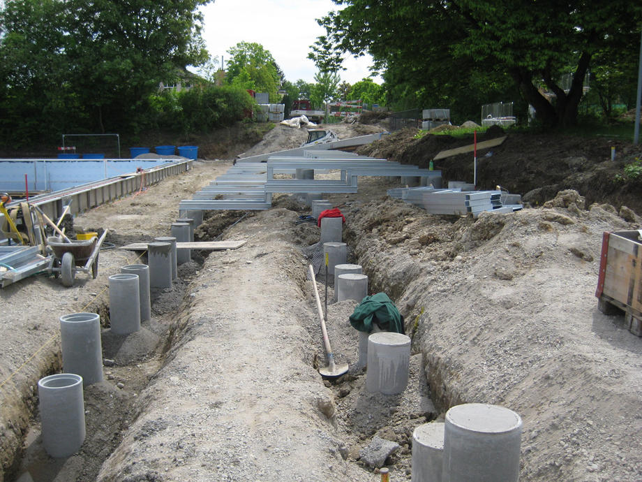 Fundamente im Raster in den Höhen gestaffelt