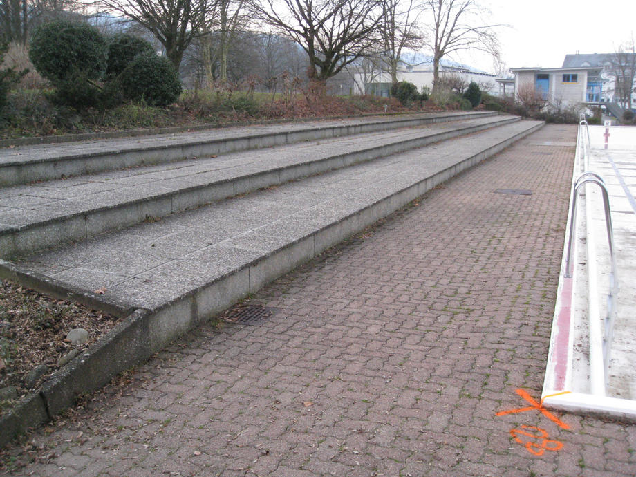 grosse Liegeterrasse vor der Umgestaltung