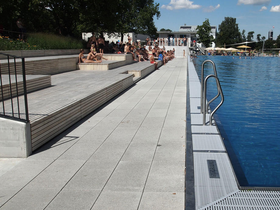 50-Meter Holzrost als neues Sonnendeck