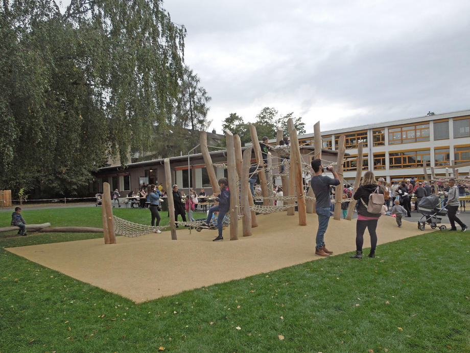 Einweihung der Spielanlage am Eröffnungsfest