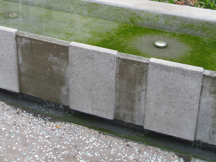 Brunneneinlauf mit Prallplatte